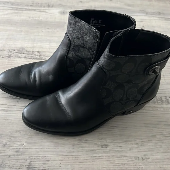 Coach Fall/Winter booties! 🍂❄️🍃 - Picture 3 of 10